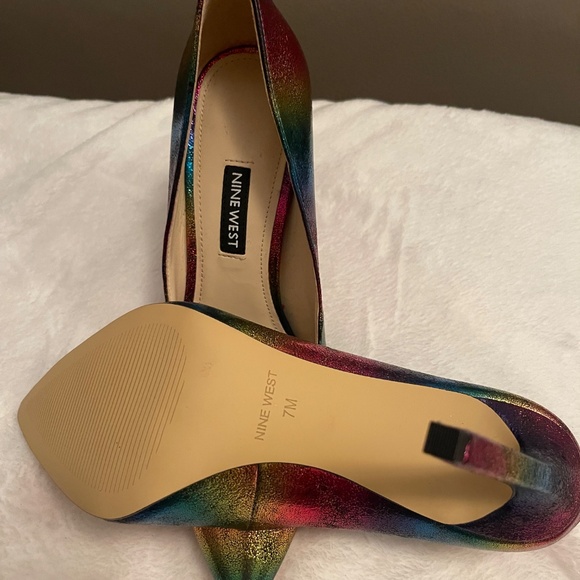 Pumps - Picture 4 of 4